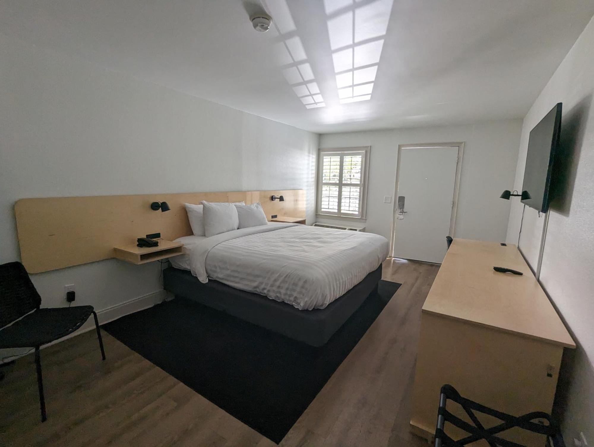1 King Bed,1522428202:JPEG