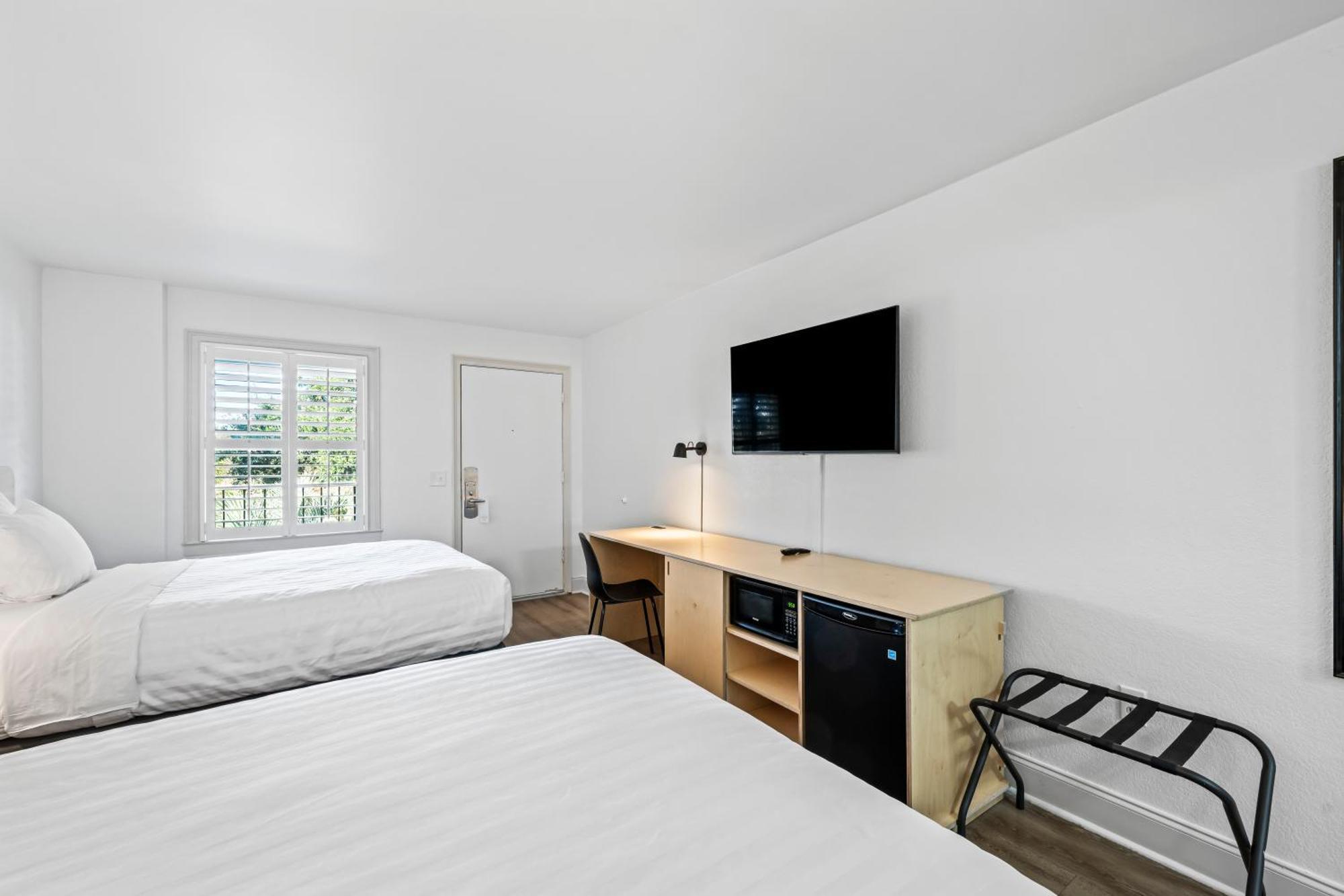 2 Queen Beds Pet Friendly,1541784556:JPEG