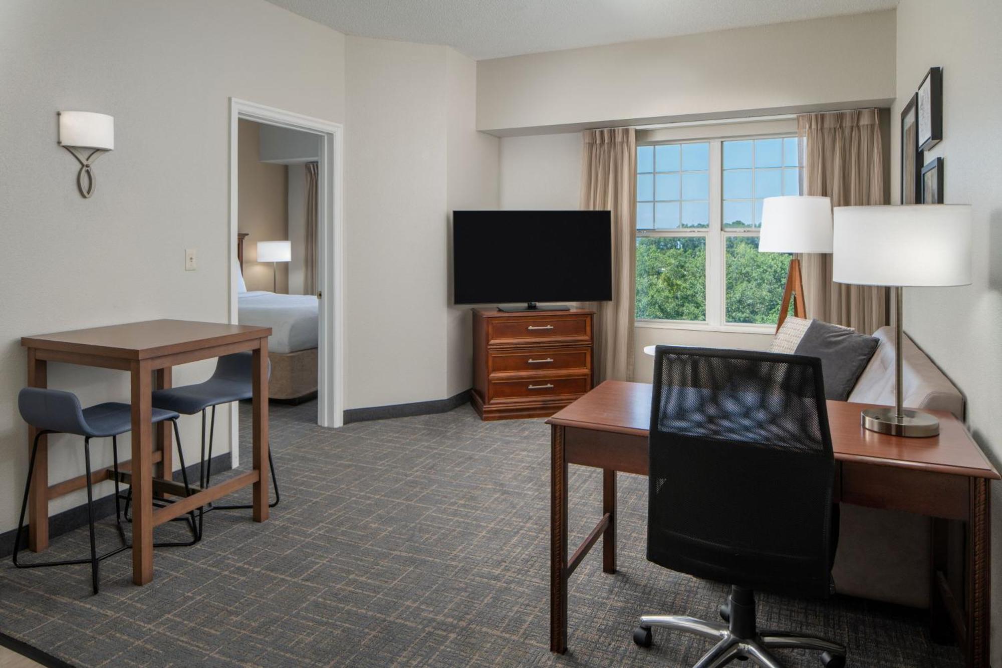 1 Bedroom Suites 1 Queen Sofa Bed,1550122687:JPEG