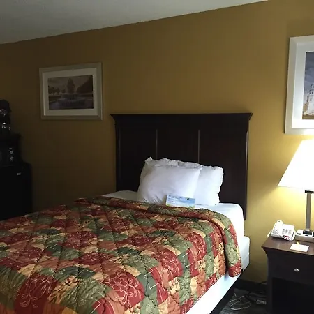 Days Inn By Wyndham Charleston Historic District-2