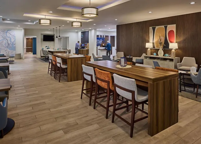 Holiday Inn Express & Suites Charleston Dwtn -Westedge By Ihg